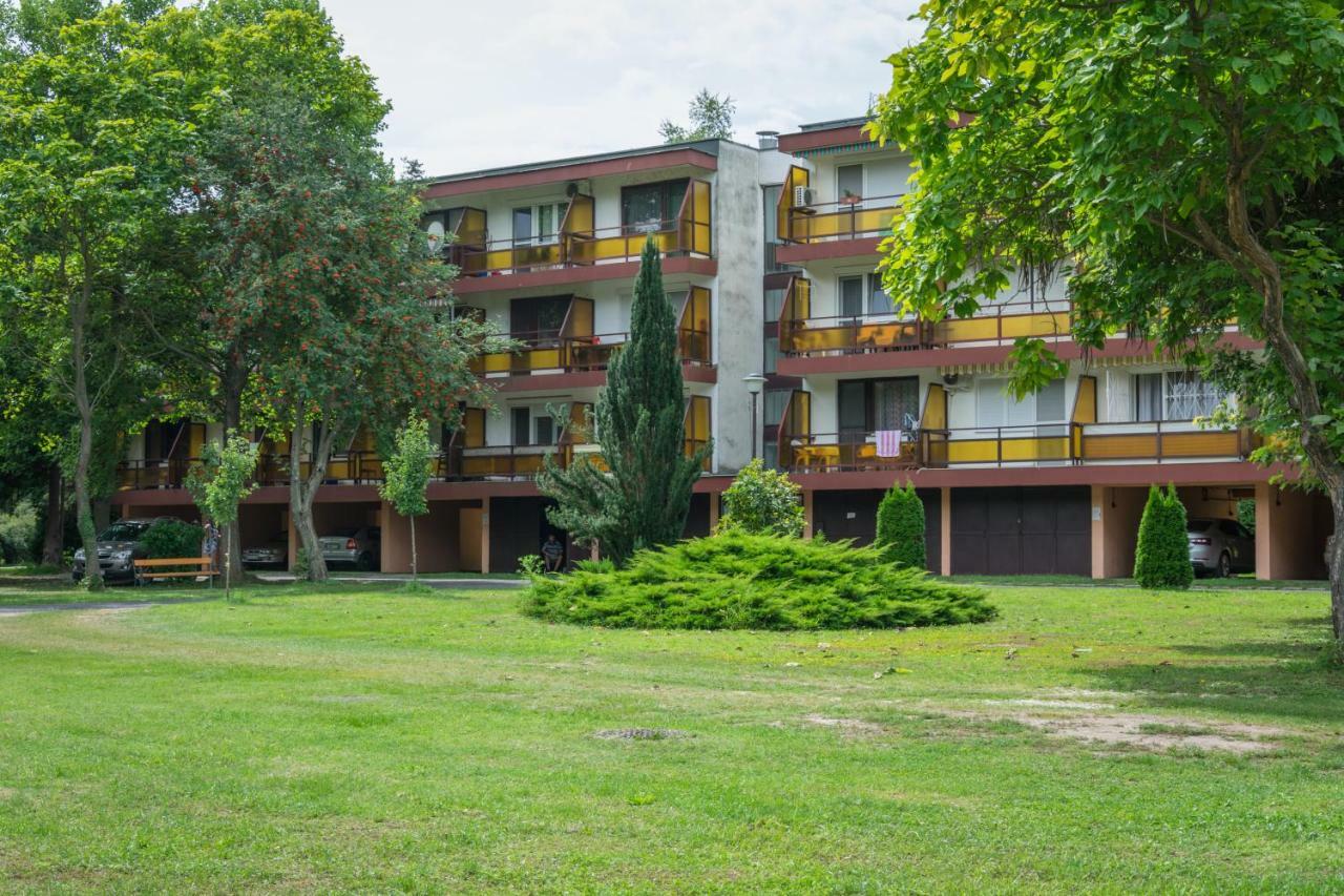 Helikon 32 Apartman Кестхей Экстерьер фото